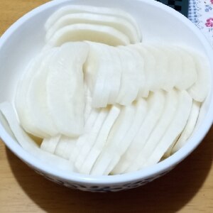 【塩麹＋赤ザラメで味は沢庵】パリパリ簡単大根漬け